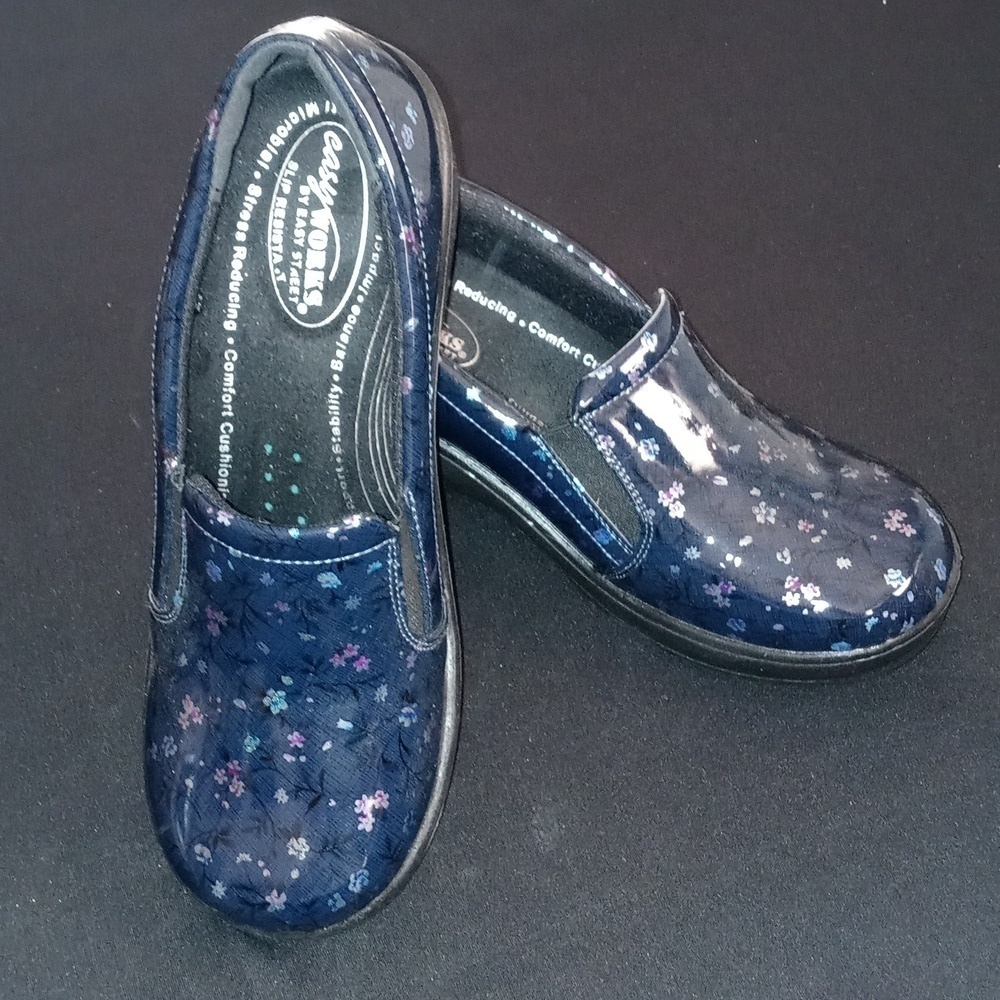 Easy works clogs size 9M NWOT slip resistant stress reducing